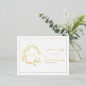Gold Leafy Crest Monogram Weddenschap RSVP-kaart Folie Uitnodiging Briefkaart (Staand Voorkant)
