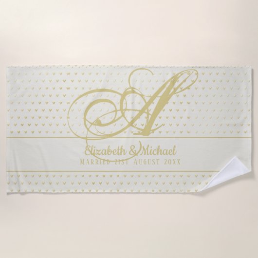 Gold Love Hearts Monogram Weddenschap Gift Passen  Strandlaken (Voorkant)