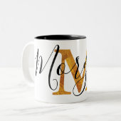 Gold 'M'-monogram met persoonlijke naam Tweekleurige Koffiemok (Voorkant links)