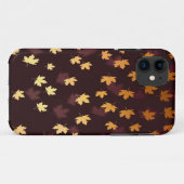 Gold Maple Leaf op donkerrood Case-Mate iPhone Case (Achterkant (horizontaal))