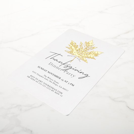 Gold Maple Leaf Thanksgiving Dinner Folie Uitnodiging (Gedraaid)