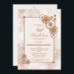 Gold Marble Geometric 70th Birthday Dinner Party Kaart<br><div class="desc">Een modern marmer vormde een gouden geometrische zeshoekige vormgeving met een 70ste uitnodiging voor het verjaardagsdiner.</div>