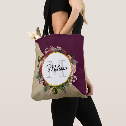 Gold Marble Pattern en Burgundy Floral Monogram Tote Bag (Dichtbij)