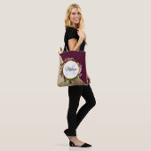 Gold Marble Pattern en Burgundy Floral Monogram Tote Bag (Op model)
