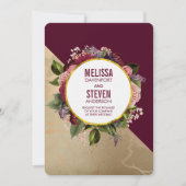 Gold Marble Pattern en Burgundy Floral Wedding Kaart (Voorkant)
