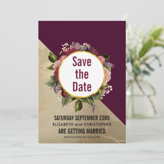 Gold Marble Pattern en Burgundy Floral Wedding Save The Date (Staand voorkant)