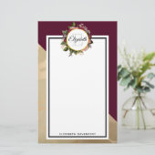 Gold Marble Pattern en Burgundy Florals Monogram Briefpapier (Staand voorkant)
