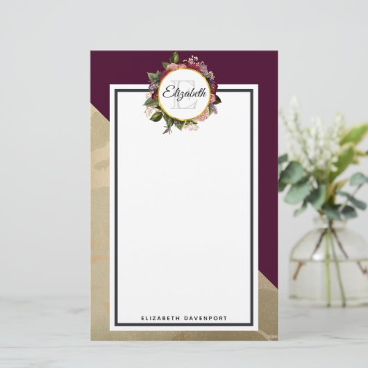 Gold Marble Pattern en Burgundy Florals Monogram Briefpapier (Staand voorkant)