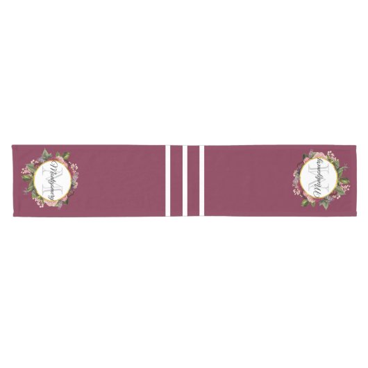 Gold Marble Pattern en Burgundy Florals Monogram Korte Tafelloper (Horizontaal)