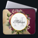 Gold Marble Pattern en Burgundy Florals Monogram Laptop Sleeve<br><div class="desc">Een laptoptas met een gouden marmerpatroon en een stevige Bourgogkleur die diagonaal in lagen is ondergebracht. Een cirkel met een gouden folie in de namaak,  die over een  bloemkool met rozen,  anjers en andere bloemen loopt. Personaliseer met jouw naam en monogram binnen de cirkel.</div>