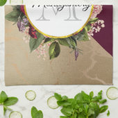 Gold Marble Pattern en Burgundy Florals Monogram Theedoek (Gevouwen)