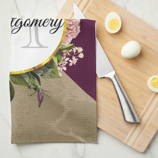 Gold Marble Pattern en Burgundy Florals Monogram Theedoek (Quarter Fold)