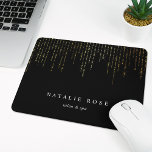 Gold Marquee - Aangepast Muismat<br><div class="desc">Chic gepersonaliseerde mousepad toont jouw naam, bedrijfsnaam of keuze uit aangepaste tekst in klassieke witte letters op een rijke zwarte achtergrond met verticale strengen faux gouden folie-koordlichten die vanaf de bovenkant naar de achtergrond lopen.</div>