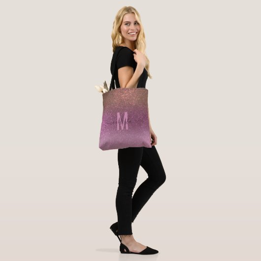 Gold Mauve Paars Sparkly Glitter Ombre Monogram Tote Bag (Op model)