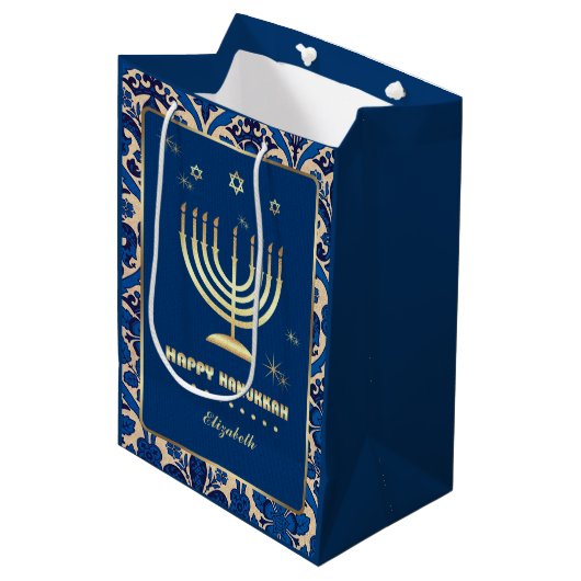 Gold Menorah | Douanenaam Hanukkah Medium Cadeauzakje (Voorkant Gekanteld)