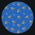 Gold Menorah en L'chaim Blue Ronde Sticker<br><div class="desc">Envelopstickers/zegels voor Hanukkah. Stijlvolle en feestelijke manier om uw enveloppen af te sluiten</div>