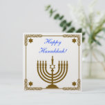 Gold Menorah Kaart<br><div class="desc">Vierkante parelhoes met een afbeelding van een gouden menorah in een gouden gelaagd lijst met een ster van David in elke hoek op wit en een blauw aanpasbaar gevoel. De rug heeft een afbeelding van een gouden gelaagd lijst en klantgerichte teksten. Zie bijpassend wenskaart, vierkante sticker en verpakkingspapier. Zie het...</div>