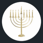Gold Menorah Vakantie Ronde Sticker<br><div class="desc">Deze sticker heeft een goudkleurige menora op een witte achtergrond. Perfecte aanvulling op uw vakantie mailings en geschenken om een beetje decoratie toe te voegen.</div>