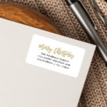 Gold Merry Christmas Modern Script Typografie Etiket<br><div class="desc">Voeg een persoonlijk en uniek tintje toe aan uw vakantie- en kerstcorrespondentie met ons moderne stijlvolle "Merry Christmas" retouradreslabel in gouden scripthandtekening zoals</div>