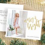 Gold Merry en heldere kerstfotokaart<br><div class="desc">Elegant modern Merry en Bright winter feestdagen familiefoto Kerstmis BUDGET BETAALBAAR wenskaart met borstelschrijven met handgeschreven kalligrafie. Pas het aan met uw foto en jouw tekst aan beide zijden! LEES DIT ALVORENS HET KOPEN! Dit is een betaalbare budgetkaart die op een vel papier is gedrukt (elk vel heeft één kaart)....</div>