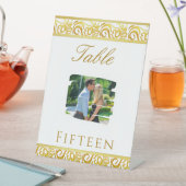 Gold-minimalistisch foto-weddenschap reclamebord met voetstuk (Insitu)