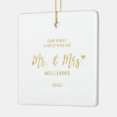Gold Modern lettering Mr & Mrs First Kerstmis Keramisch Ornament (Links)