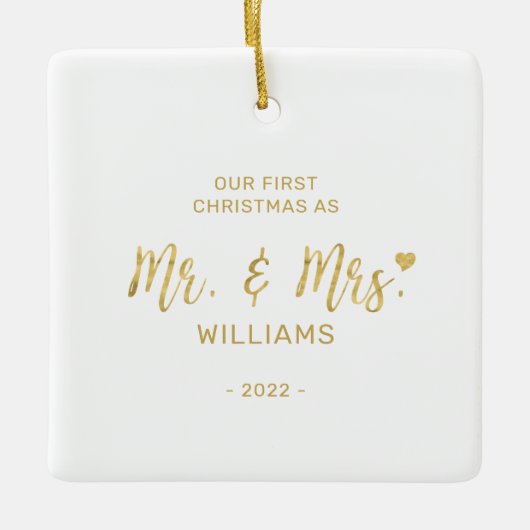 Gold Modern lettering Mr & Mrs First Kerstmis Keramisch Ornament (Voorkant)