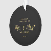 Gold Modern lettering Mr & Mrs First Kerstmis Ornament (voorkant)
