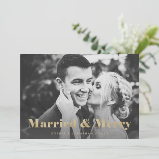 Gold Modern Tekst Twee Foto | Gehuwd en gehuwd Feestdagenkaart (Staand voorkant)