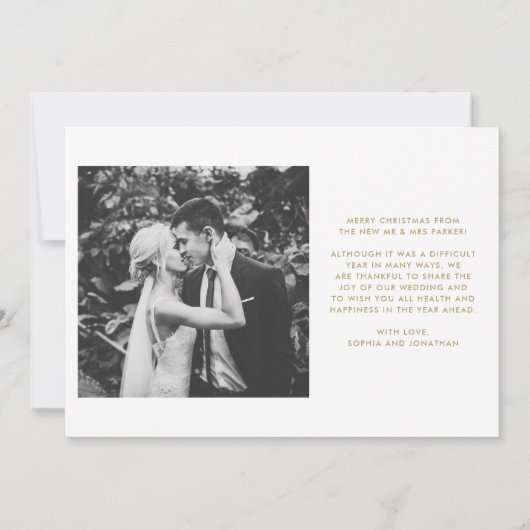 Gold Modern Tekst Twee Foto | Gehuwd en gehuwd Feestdagenkaart (Achterkant)