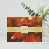 Gold Monogram Autumn Herfst Leaf RSVP Uitnodiging (Staand voorkant)