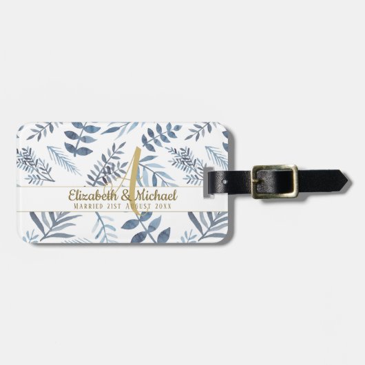 Gold Monogram Azure Blue Botanical Leaves Wedding Bagagelabel (Voorkant horizontaal)