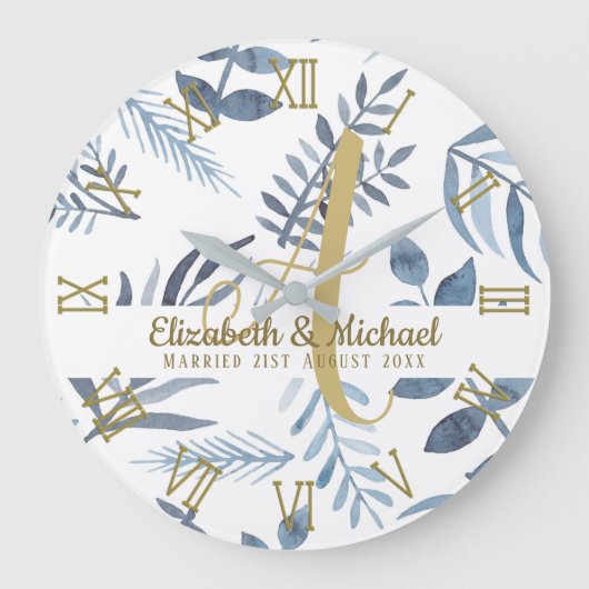 Gold Monogram Azure Blue Botanical Leaves Wedding Grote Klok (Voorkant)