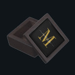 Gold Monogram Black Magnetic Wooden Gift Box Premium Bewaar Doosje<br><div class="desc">Een elegant goud en wit monogram op een rijke zwarte kleine magnetisch houten cadeaudoos. Ideaal voor keepsakes en voor de opslag van trouwringen.</div>