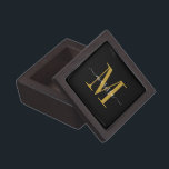 Gold Monogram Black Magnetic Wooden Gift Box Premium Bewaar Doosje<br><div class="desc">Een elegant goud en wit monogram op een rijke zwarte kleine magnetisch houten cadeaudoos. Ideaal voor keepsakes en voor de opslag van trouwringen.</div>