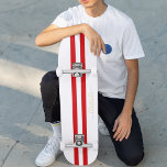 Gold Monogram Classic Red White Racing Stripes Persoonlijk Skateboard<br><div class="desc">Creëer uw eigen aangepaste, gepersonaliseerde, klassieke rode en witte strepen, coole, stijlvolle, stijlvolle, elegante faux gouden typografische script, de beste kwaliteit hard-rock maple competitieformed skateboard dek. Om aan te passen, typ eenvoudig in jouw naam/monogram/initialen. Terwijl u toevoegt/ontwerpt, zult u een voorproef van uw verwezenlijking, door kunnen zien. Een cool skateboardpakket,...</div>