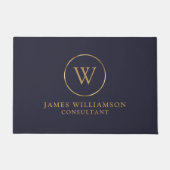 Gold Monogram Dark Midnight Navy Blue Business Deurmat (Voorkant)