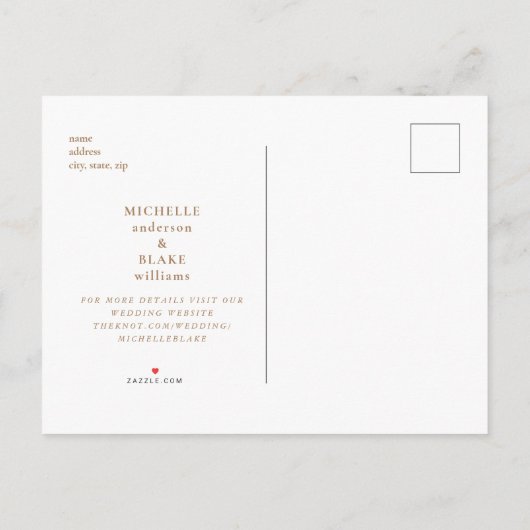 Gold Monogram Deep Red Wedding Save the Date Aankondigingskaart (Achterkant)