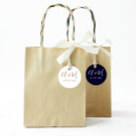Gold Monogram Elegant Wedding Ronde Sticker<br><div class="desc">Onze "Modern Minimalist Monogram Wedding" beschikt over elegante handgeschreven scriptmonogrammen in combinatie met een schreefloos lettertype in een moderne lay-out op verschillende kleuren achtergronden voor uw moderne bruiloften het hele jaar door. Kijk in onze winkel voor meer overeenkomende objecten uit dit collectie.</div>