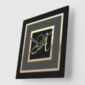 Gold Monogram Initiaal, elke kleur in een formaat Vierkante Klok (Hoek)