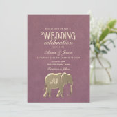 Gold Monogram Paarse bruiloft Kaart (Staand voorkant)
