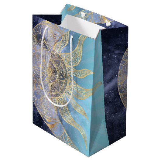 Gold Moon Sun Mandala Celestial Design Medium Cadeauzakje (Achterkant Gekanteld)