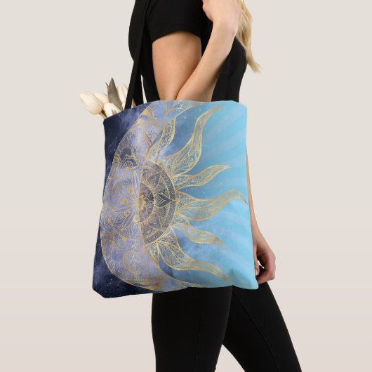 Gold Moon Sun Mandala Celestial Design Tote Bag (Dichtbij)