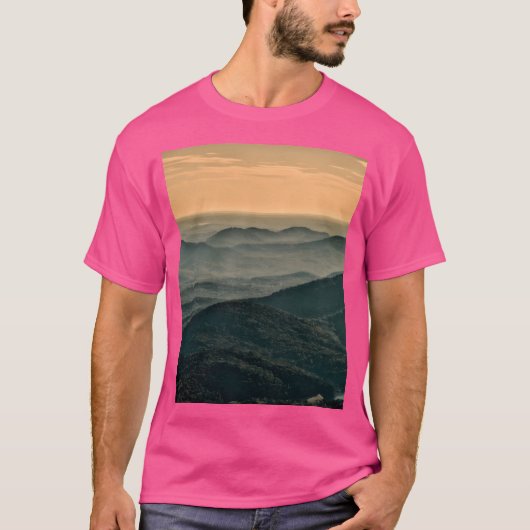 Gold Mountain Uitzicht Graphic T-shirt (Voorkant)