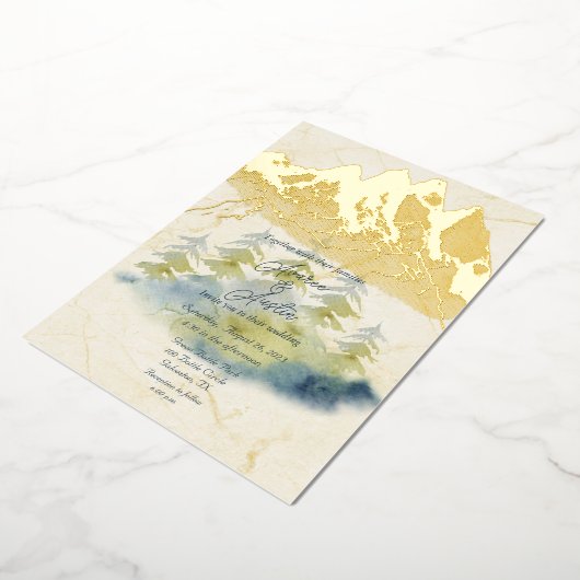 Gold Mountains Backdrop Green en Blue Trees Folie Uitnodiging (Gedraaid)