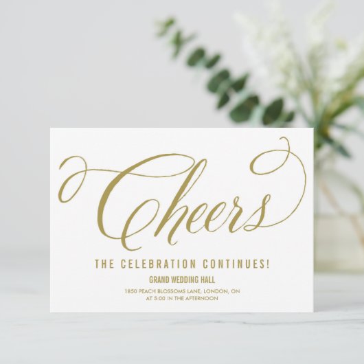 Gold Mr. en Mrs Elegant Script Wedding Reception Informatiekaartje (Staand voorkant)