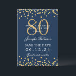 Gold Navy Blue 80th Birthday Bewaar de datum Detai Kaart<br><div class="desc">Elegant "70th Birthday Party" ontwerp met faux glitter confetti & details tekst. Makkelijk te gebruiken en makkelijk te personaliseren. Bestel vandaag nog!</div>