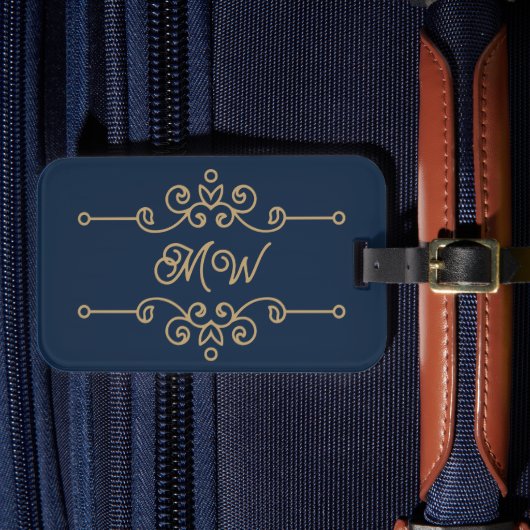  Gold & Navy Blue Elegant Flourish Monogram Bagagelabel (Voorkant Insitu 4)