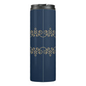  Gold & Navy Blue Elegant Flourish Monogram Thermosbeker (Achterkant)