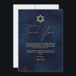 Gold Navy Blue White Waterverf Bar Mitzvah Bedankkaart<br><div class="desc">Deze moderne en artsythemed Bar Mitzvah bedankt je kaart is de perfecte keuze voor je zoon voor zijn speciale dag. Hij heeft een handbeschilderde blauw marineschilderde achtergrond. Bovenaan de uitnodiging staat een faux gedrukte gouden ster van David en aangepaste typografie. Het is een uniek, cool en trendy design voor het...</div>